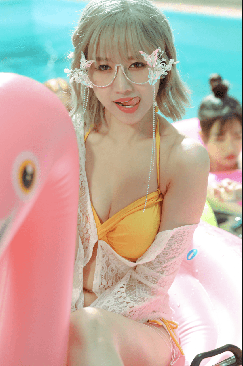 hari won bikini_1.png